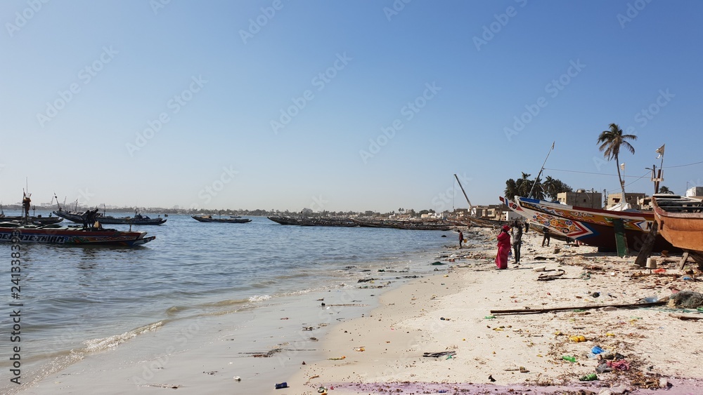 plage de pêcheurs et industrie à Dakar plage de pêcheurs et industrie à Dakar