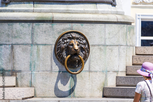 Canvas Print Bronze lion - everywhere it is called the king of beasts, one of the most frequently encountered symbols of strength and greatness for thousands of years