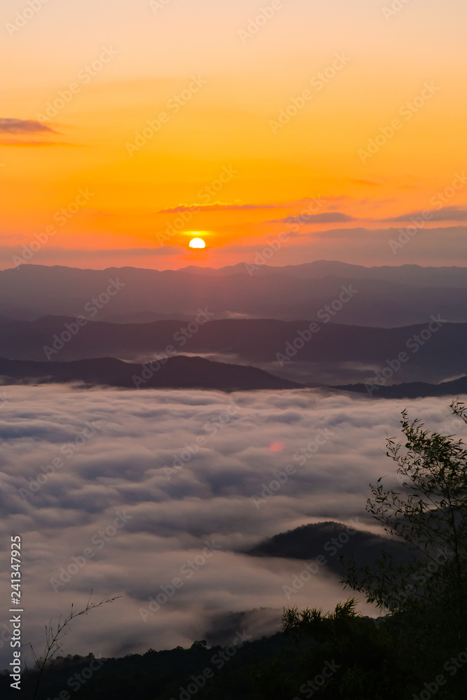 Obraz premium sunset overlooking mountains with Mist