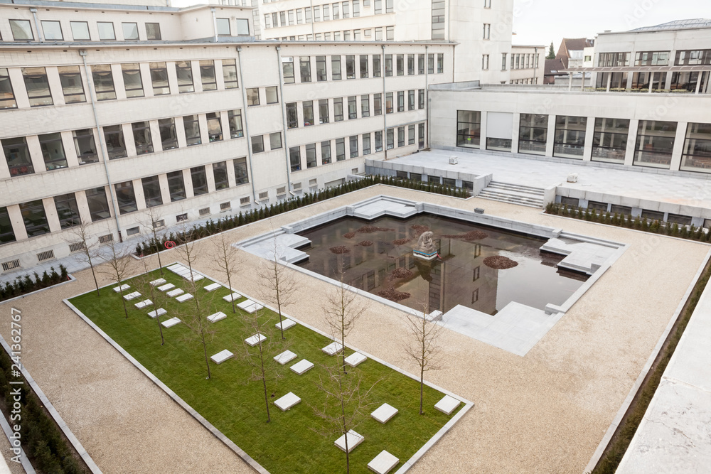 Fototapeta premium courtyard with pond