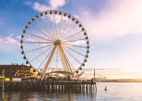 The Seattle Great wheel at sunset © William
