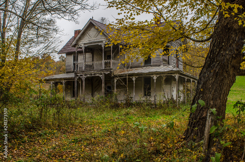 Creepy abandoned house haunted halloween scary spooky architecture photography