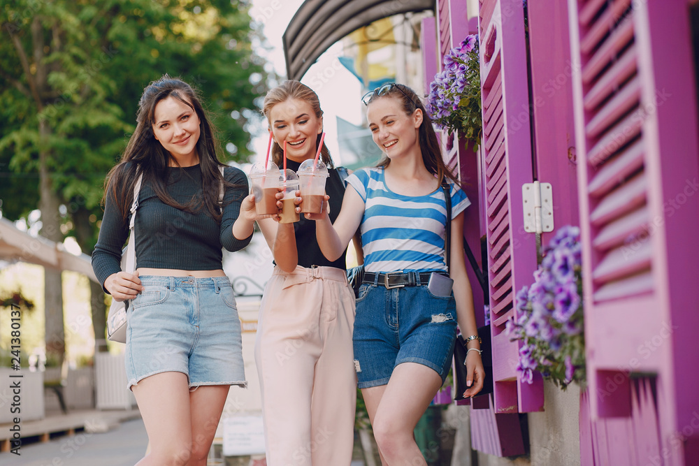 Fototapeta premium girls in the town