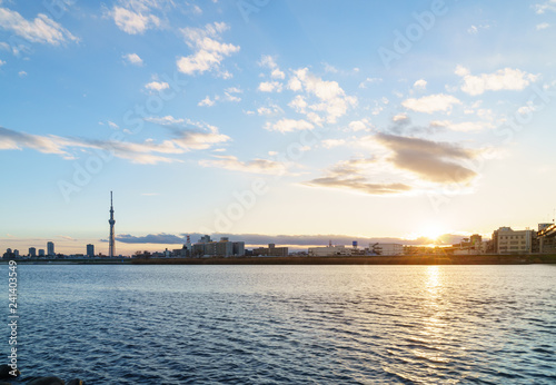 荒川と東京スカイツリー © stockfoto