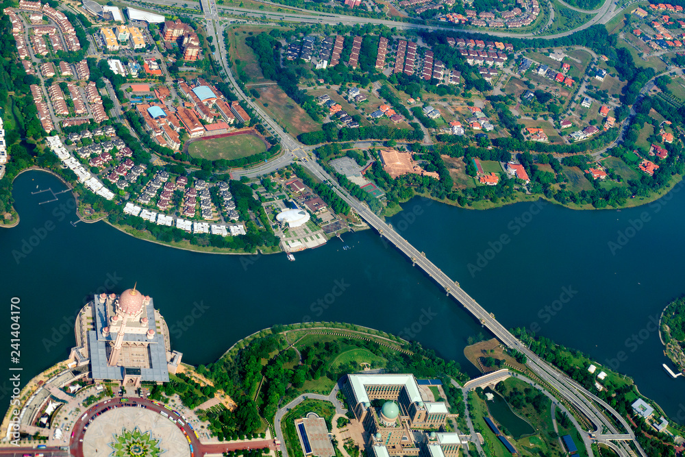 Φωτογραφία Overhead city view - Prime Minister's Department Complex, Federal Government Administrative Centre - Jabatan Perdana Menteri,  Putra Mosque with Putra lake