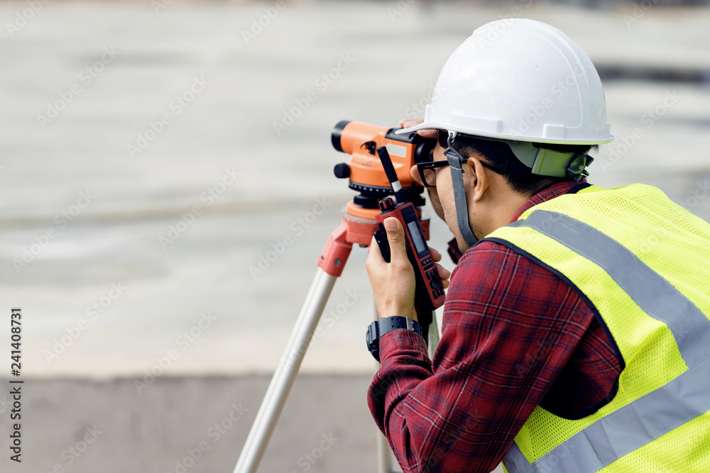 Engineers use radio to communicate in order to work at construction sites.Area theodolite