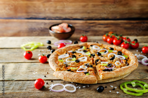 Pizza with tuna, olives, green pepper and red onion