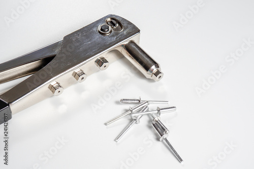 Rivet gun with rivets