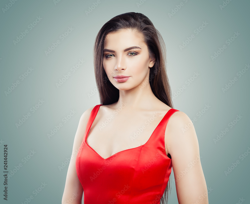 Obraz premium Sexy brunette woman with straight hairstyle, portrait
