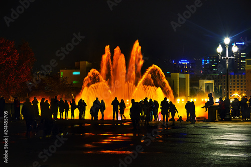 Obraz na płótnie Magic Fountain of Montjuic in Barcelona at night w salonie
