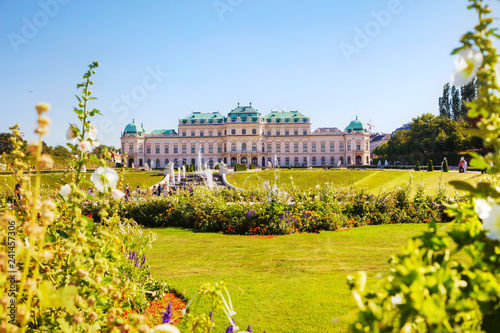 Obraz na płótnie Belvedere palace in Vienna, Austria in the morning w salonie