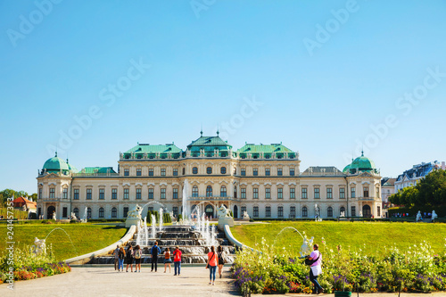 Obraz na płótnie Belvedere palace in Vienna, Austria in the morning w salonie