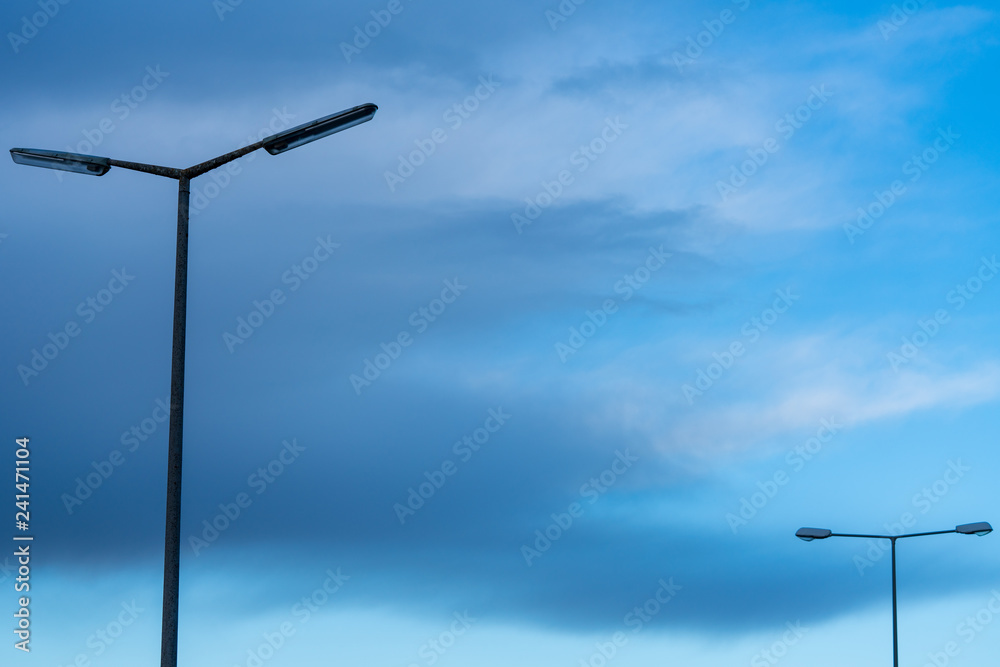 Straßenlaternen mit Wolken Straßenlaternen mit Wolken