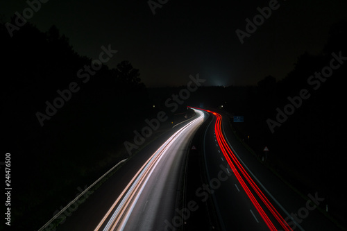 Nacht, Autobahn, Langzeitbelichtung, Lichtstreifen, rot, weiss, Kurve