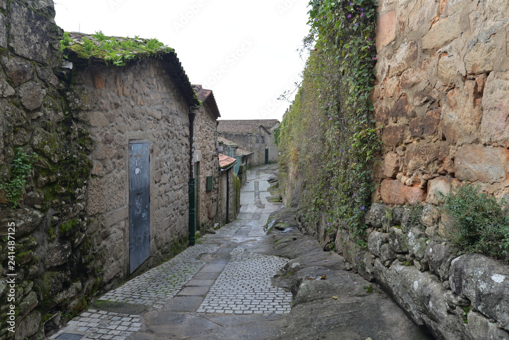 The old winding streets - Tui