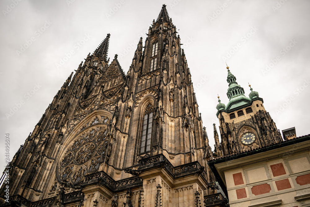 Fototapeta premium Veitsdom auf der Prager Burg in Tschechien