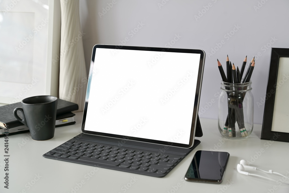 Fototapeta premium Working place with blank screen mockup tablet