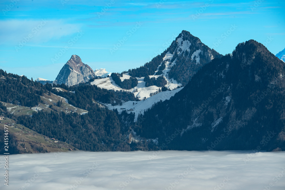 Nebelmeer über Vierwaldstättersee, aus Sicht Bürgenstock Richtung Mythen, Schweiz