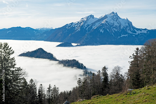Fototapeta Naklejka Na Ścianę i Meble -  Nebelmeer über Nidwalden mit Pilatus, aus Sicht Bürgenstock, Schweiz