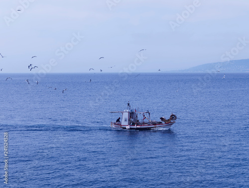 Cuadro en lienzo Baie de Saint-Raphaël dans le Var. Pointu entrant de pêche