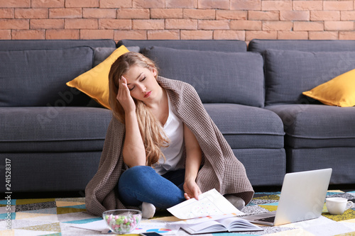 Stressed young woman workin...