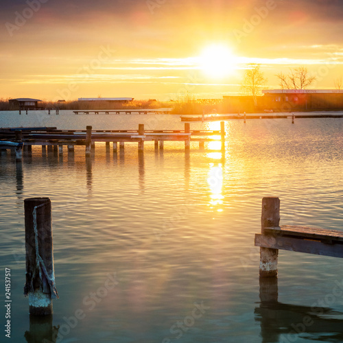 Rust am See Sonnenaufgang in der Bucht