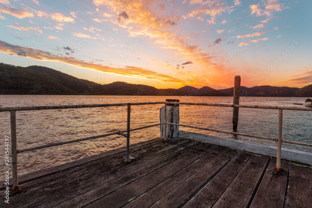 Obraz premium Admiring the views on Peat Island Jetty sunset