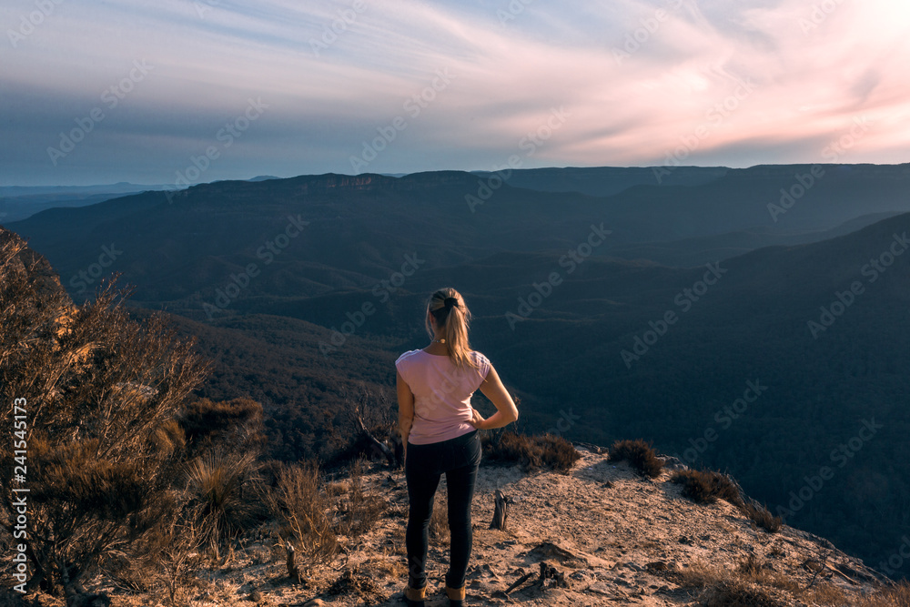 Fototapeta premium Lure of ever changing beauty of Blue Mountains wilderness