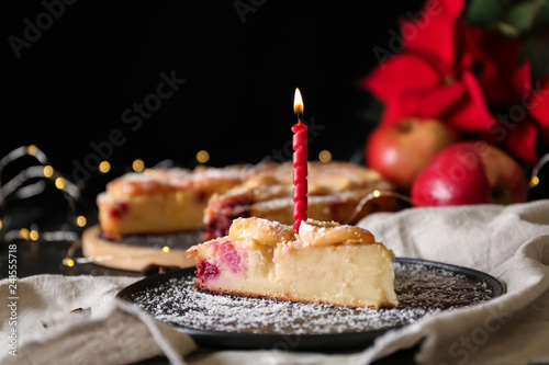 Fototapeta Naklejka Na Ścianę i Meble -  Plate with piece of tasty apple pie and burning candle on table