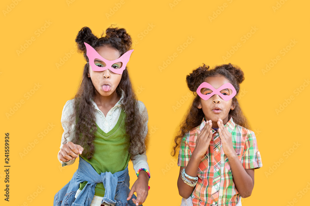 Obraz premium Delighted happy girls preparing for the masquerade