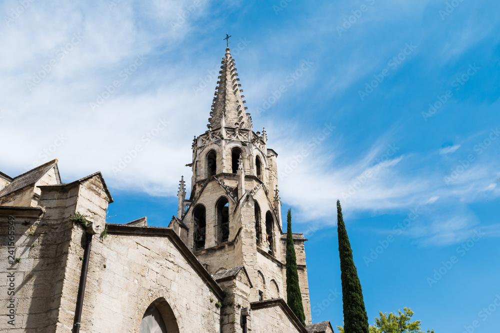 Gotischer Kirchturm der Kirche Saint-Pierre in Avignon