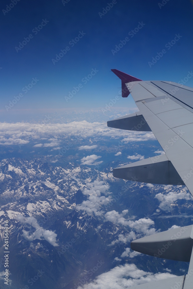 Fototapeta premium Pyrenäen aus dem Flugzeug