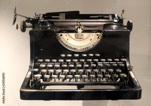 retro mechanical typewriter machine