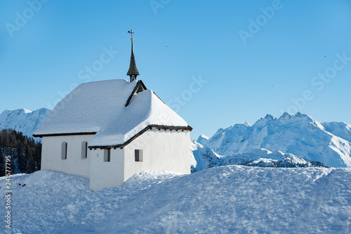 Kapelle "Maria zum Schnee" im Winter, Bettmeralp, Goms, Wallis, Schweiz © tauav