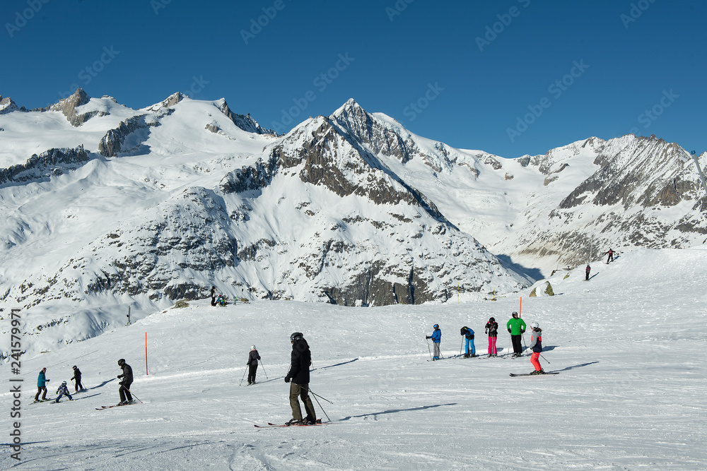 Skisport auf der Bettmeralp, Goms, Wallis, Schweiz