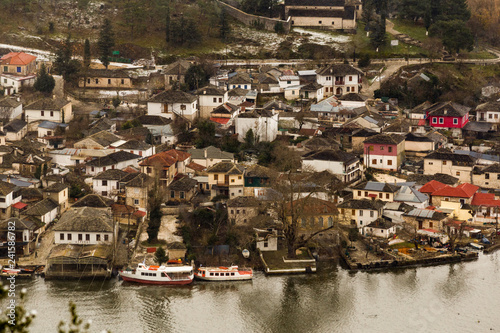 Foto Ioannina city snow winter season lake pabbotis Greece