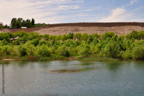 Mura di difesa del forte di Jiayuguan, Cina photo