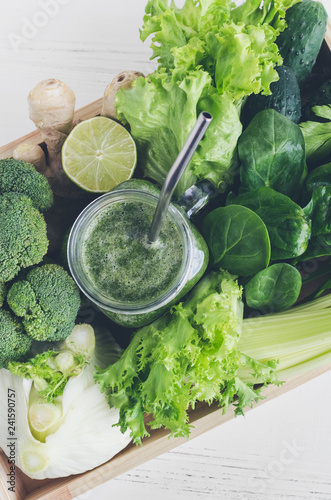 Fototapeta Naklejka Na Ścianę i Meble -  Healthy green vegetable juice