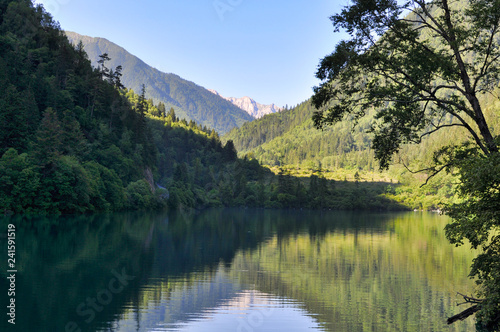 Montagne del parco nazionale di Jiuzhaigou, Cina