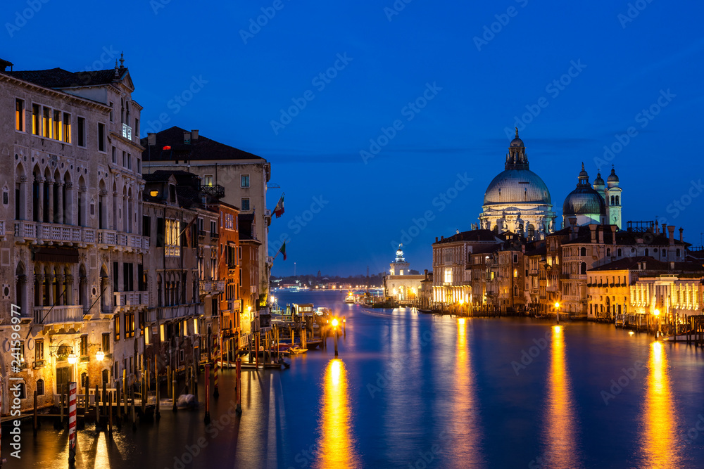 Fototapeta premium Santa Maria della Salute at sunset
