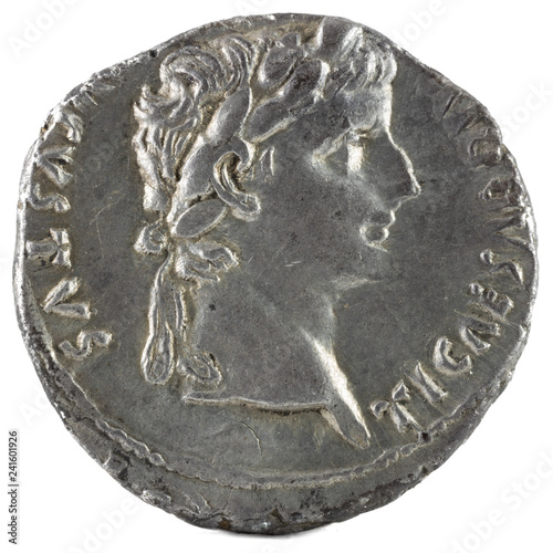 Fotografía Ancient Roman silver denarius coin of Emperor Tiberius. Obverse.