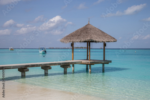 Fototapeta Naklejka Na Ścianę i Meble -  Clear blue water in the Maldives