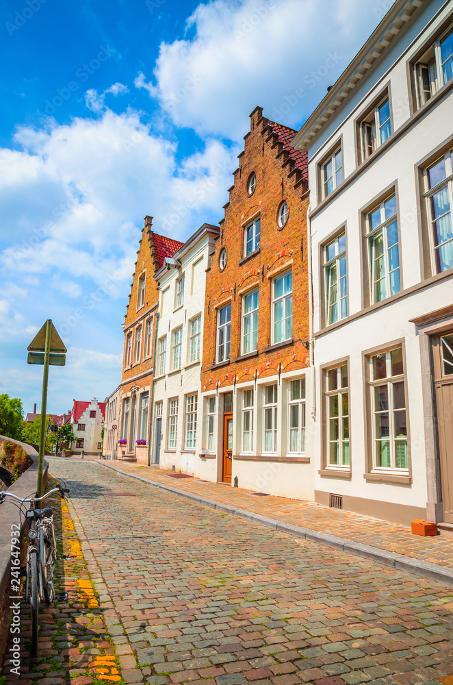Obraz premium Beautiful narrow streets and traditional houses in the old town of Bruges (Brugge), Belgium
