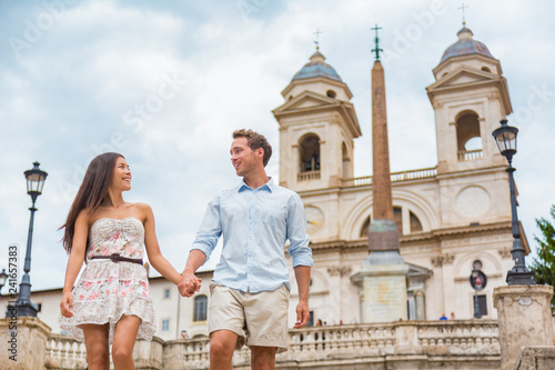 Photography Happy romantic couple holding hands on Spanish Steps in Rome, Italy