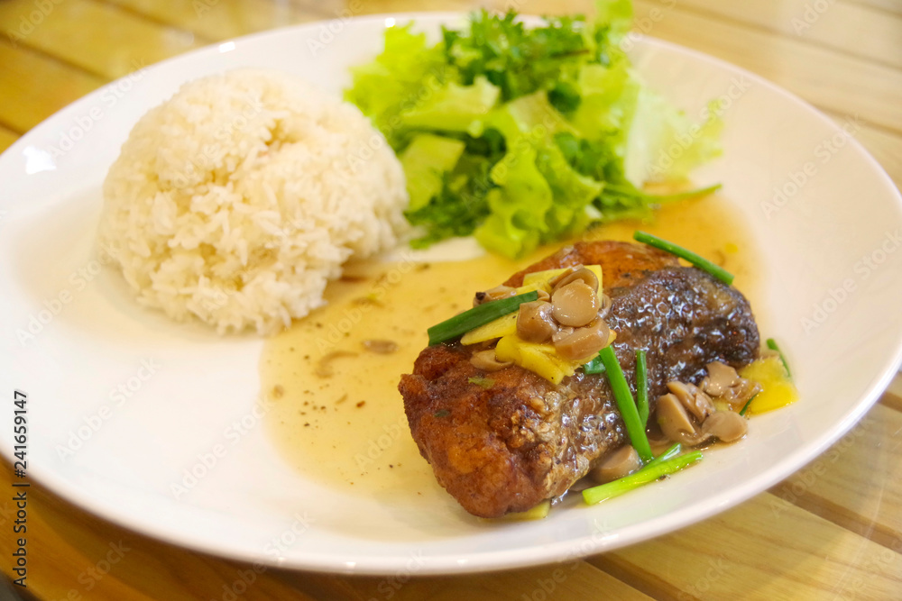 ベトナムの魚料理