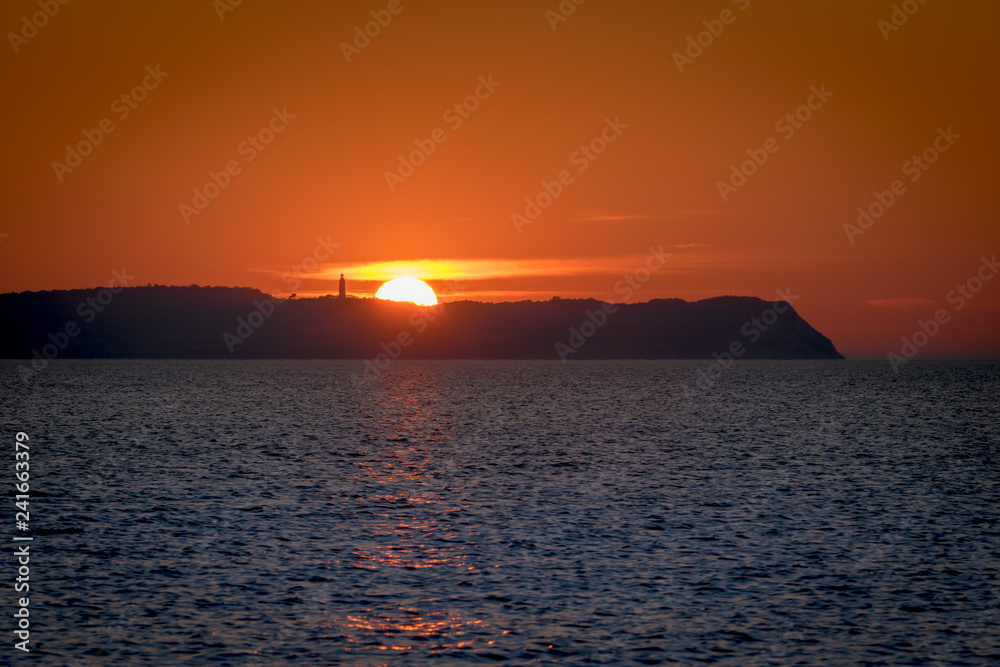 Sonnenuntergang über Ostsee Insel Hiddensee mit Leuchtturm Dornbusch