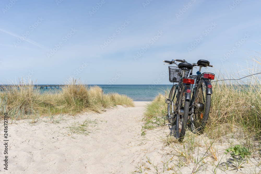 Fototapeta premium Fahrradtour am Meer