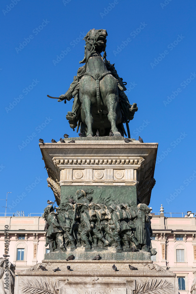 Obraz premium Monument to king Victor Emmanuel II on Cathedral Square , Milan, Italy