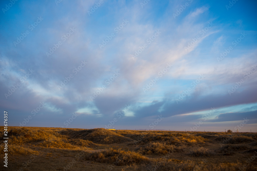 Fototapeta premium Grasslands and the clouds at dawn
