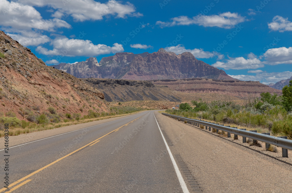 Fototapeta premium Mount Kinesawa view from Zion Park Scenic Byway (Grafton, Washington county, Utah)